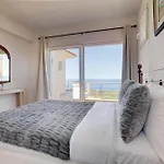 Вилла Eden Hill Luxury With Pool In