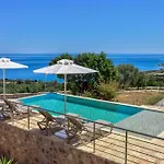 Eden Hill Luxury With Pool In * Монемвазия