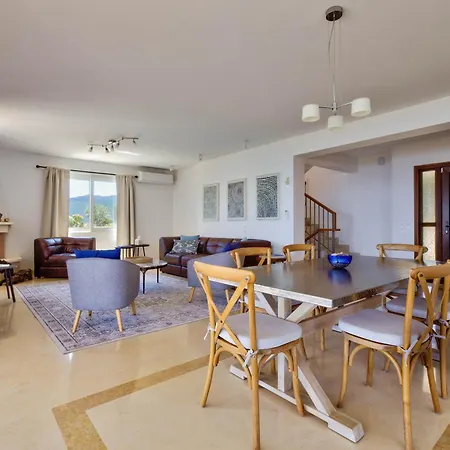 Eden Hill Luxury With Pool In Villa Monemvasía