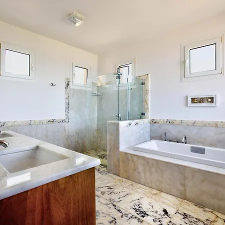 Eden Hill Luxury With Pool In וילה