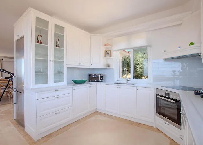 Eden Hill Luxury With Pool In Villa Monemvasía