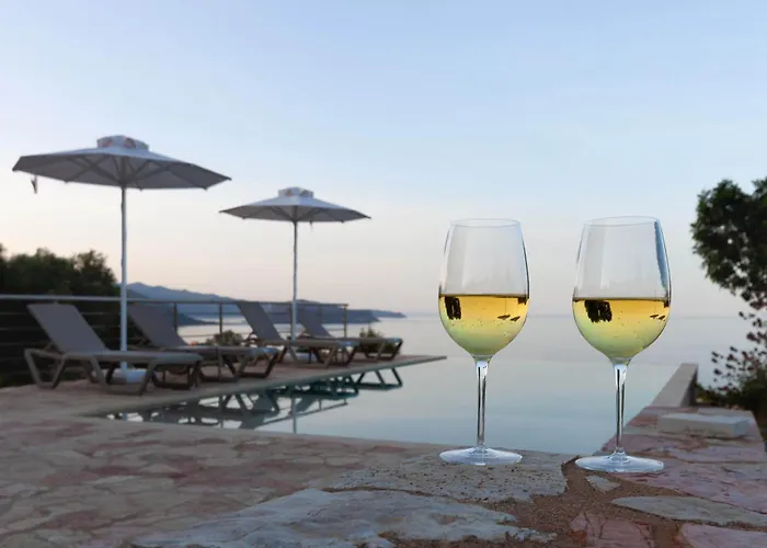 Villa Eden Hill Luxury With Pool In Monemvasía