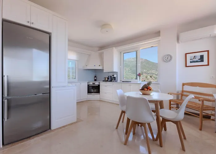 Eden Hill Luxury With Pool In Monemvasia